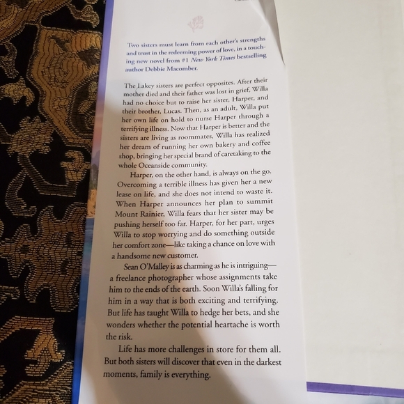 Debbie Macomber "A Walk Along The Beach" hardcover book - Picture 3 of 3